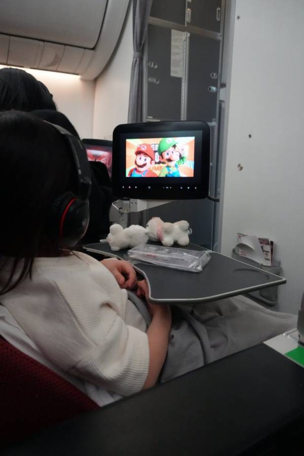 【子連れハワイ】7歳・4歳との羽田空港＆機内の過ごし方 | HugMug