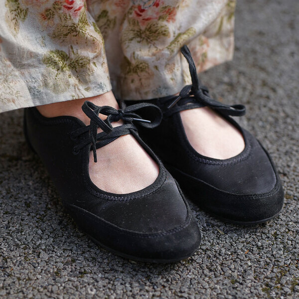 古着スカートの重ね着がおしゃれすぎ！花柄リンクで春コーデ♪ | HugMug