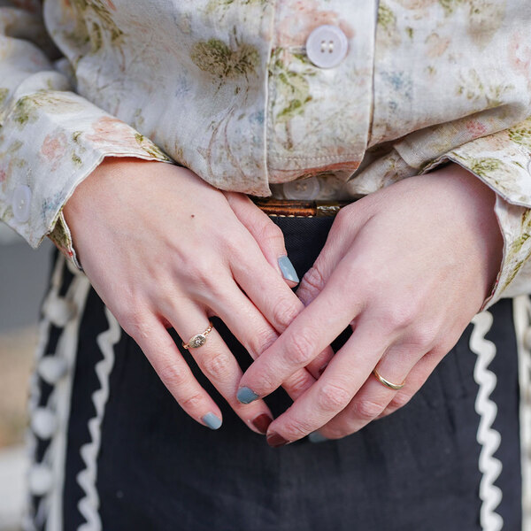 古着スカートの重ね着がおしゃれすぎ！花柄リンクで春コーデ♪ | HugMug