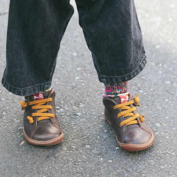 ニットトップスがママのハンドメイド！？古着好き親子の春コーデ | HugMug