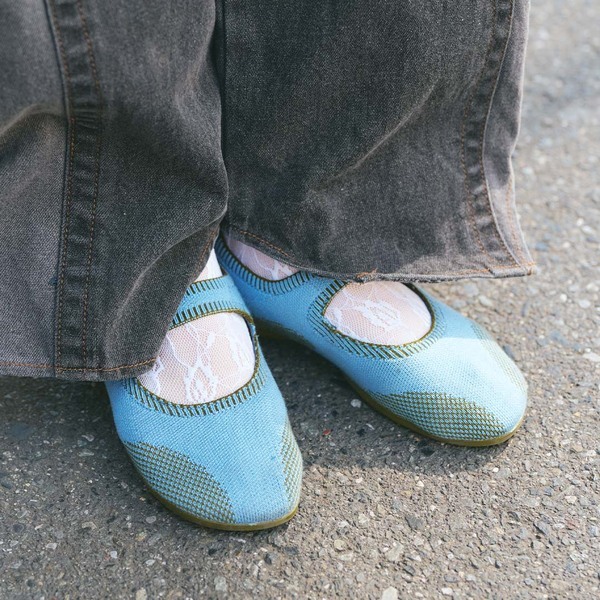 ニットトップスがママのハンドメイド！？古着好き親子の春コーデ | HugMug