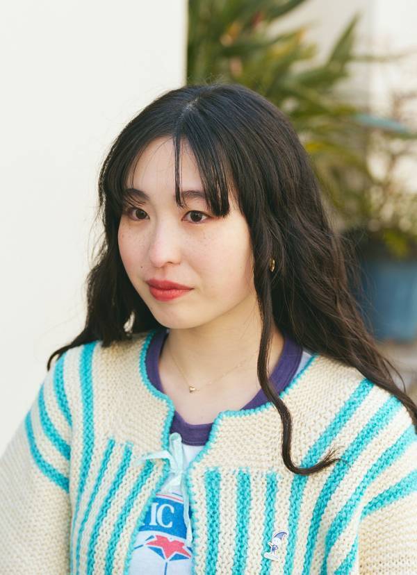 ニットトップスがママのハンドメイド！？古着好き親子の春コーデ | HugMug