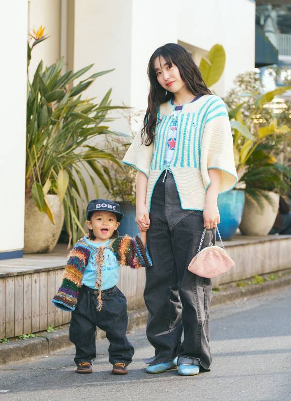 ニットトップスがママのハンドメイド！？古着好き親子の春コーデ | HugMug