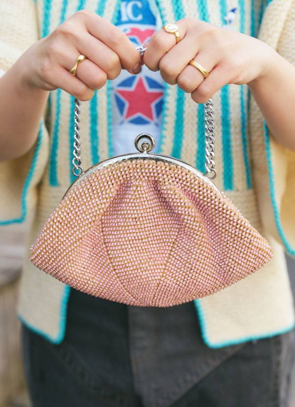 ニットトップスがママのハンドメイド！？古着好き親子の春コーデ | HugMug