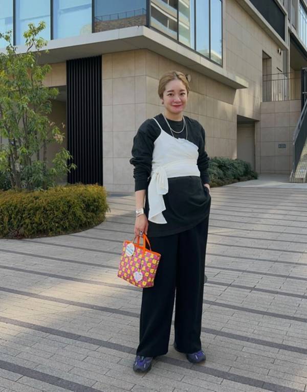 妊娠中も全力でファッションを楽しむ！ センスのいいママのマタニティコーデ6選 | HugMug