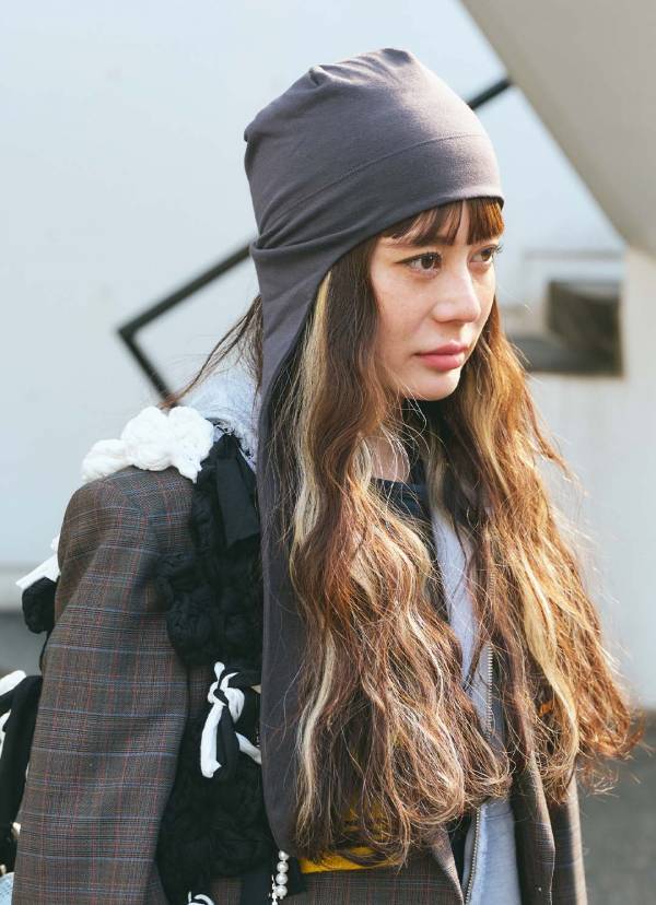 【古着上手な春の親子コーデ】ママのこなれたY2Kファッションは必見 | HugMug