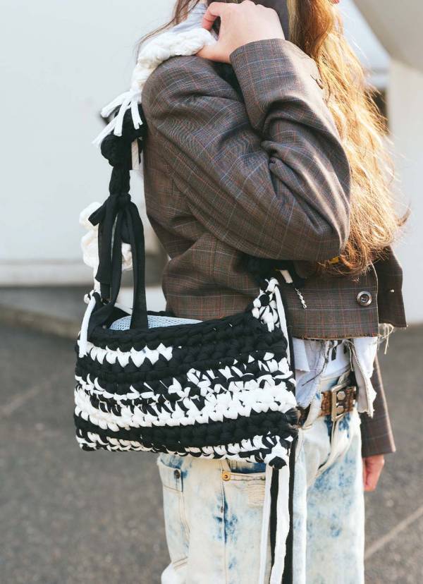 【古着上手な春の親子コーデ】ママのこなれたY2Kファッションは必見 | HugMug