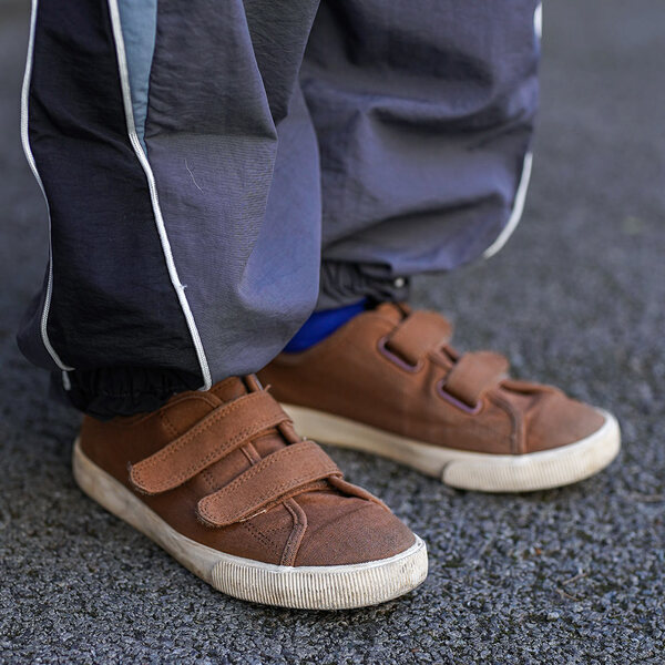 春のパンプスは「GU」で決まり！ ナイロン素材で軽やか親子コーデ | HugMug