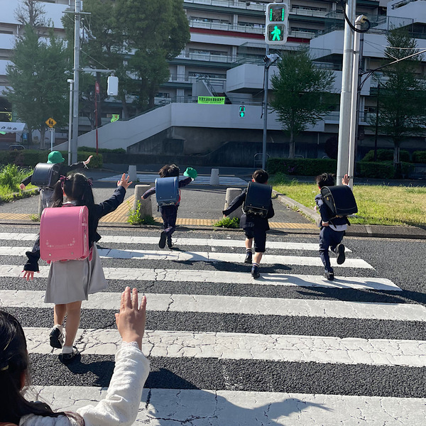 【小一の壁】敏感な子の学校行き渋り。わが家の対処法と子どもとの向き合い方 | HugMug