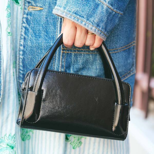 【春のデニム派ファミリーコーデ】ママの春色ワンピが挿し色役 | HugMug