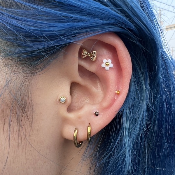 話題沸騰中！「耳つぼジュエリー」こんな可愛いパーツあるの！？今すぐ真似したい | HugMug