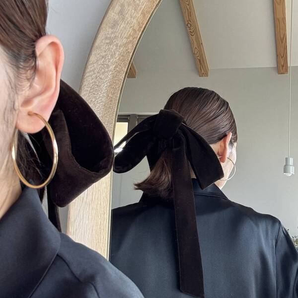 付けるだけで様になる！アレンジいらずのおすすめ【ヘアアクセ】4選 | HugMug