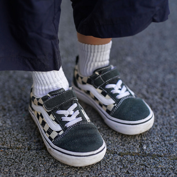 ママのスポーティシックコーデが可愛い！ 爽やかブルーを親子リンク | HugMug