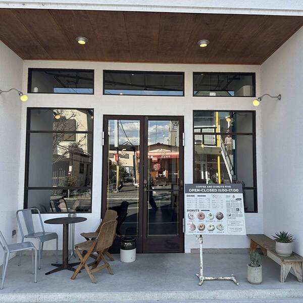 ドーナツ好きは絶対食べて！「COFFEE AND DONUTS FIVE」は佐野プレミアムアウトレットから車で約15分 | HugMug