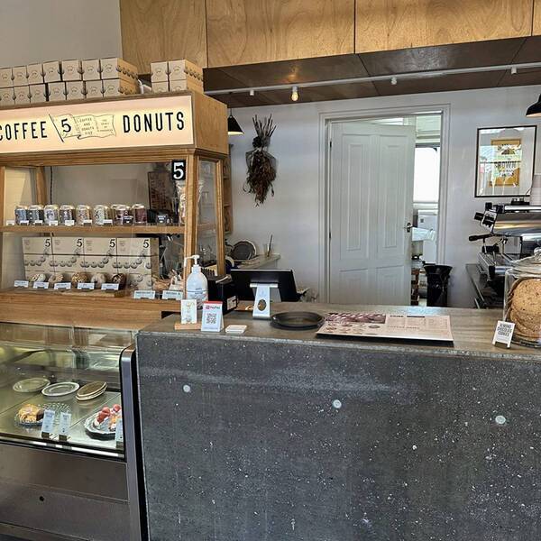 ドーナツ好きは絶対食べて！「COFFEE AND DONUTS FIVE」は佐野プレミアムアウトレットから車で約15分 | HugMug