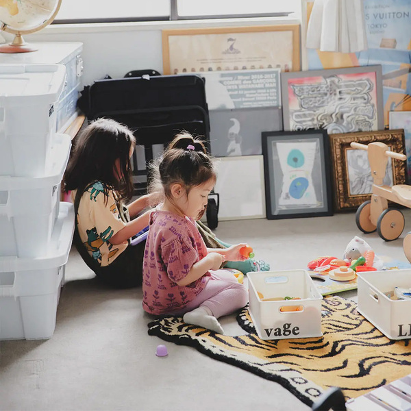 【おしゃれな家のオモチャ収納 5選】IKEAや無印良品も！センスあふれる活用法を拝見♡ | HugMug