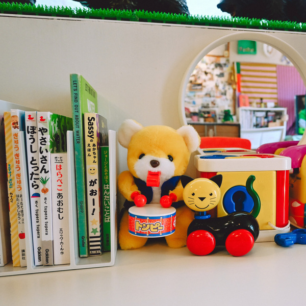 【おしゃれな家のオモチャ収納 5選】IKEAや無印良品も！センスあふれる活用法を拝見♡ | HugMug