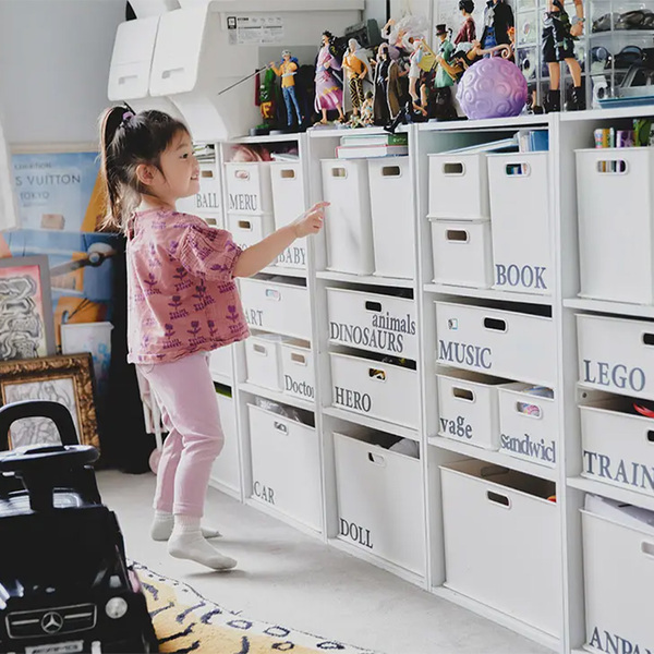 【おしゃれな家のオモチャ収納 5選】IKEAや無印良品も！センスあふれる活用法を拝見♡ | HugMug