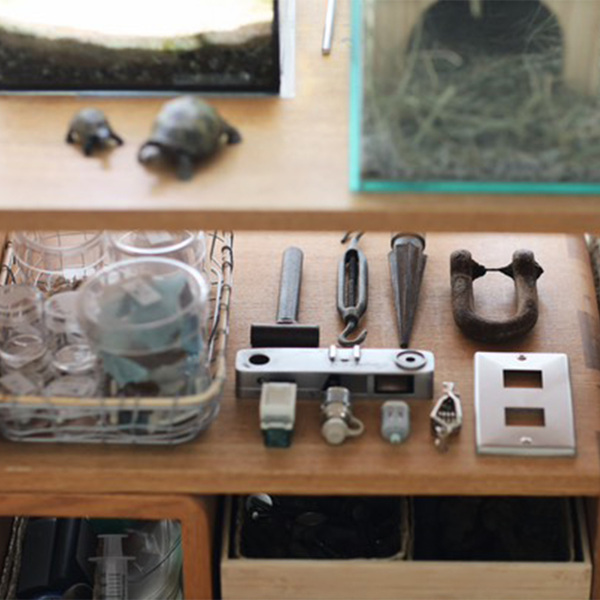 【おしゃれな家のオモチャ収納 5選】IKEAや無印良品も！センスあふれる活用法を拝見♡ | HugMug