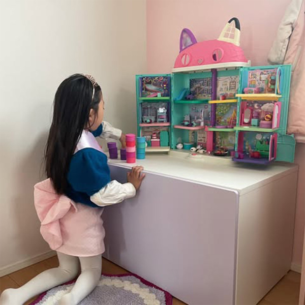 【おしゃれな家のオモチャ収納 5選】IKEAや無印良品も！センスあふれる活用法を拝見♡ | HugMug