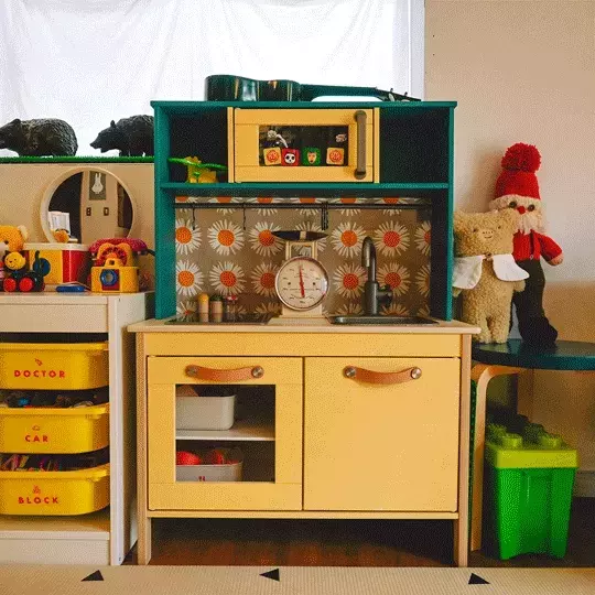 【おしゃれな家のオモチャ収納 5選】IKEAや無印良品も！センスあふれる活用法を拝見♡ | HugMug