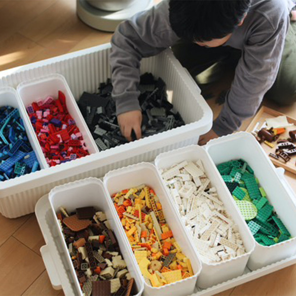 【おしゃれな家のオモチャ収納 5選】IKEAや無印良品も！センスあふれる活用法を拝見♡ | HugMug