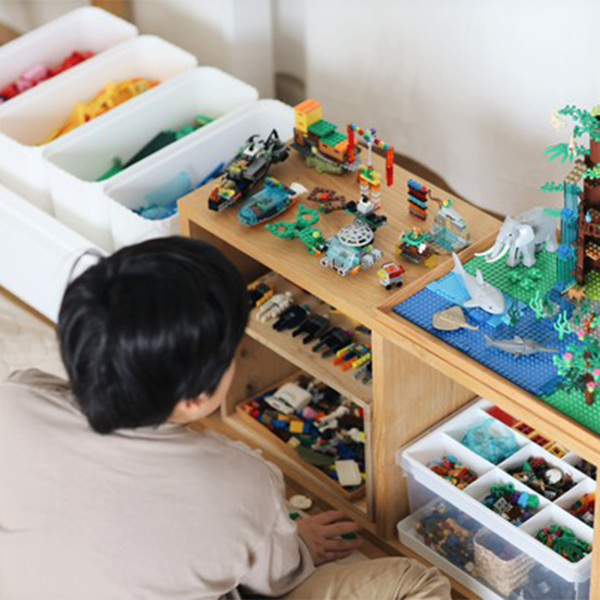 【おしゃれな家のオモチャ収納 5選】IKEAや無印良品も！センスあふれる活用法を拝見♡ | HugMug