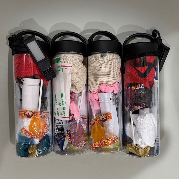 我が家の防災バッグはほぼ100均！バッグの中身大公開＆おすすめ購入品を徹底レビュー | HugMug