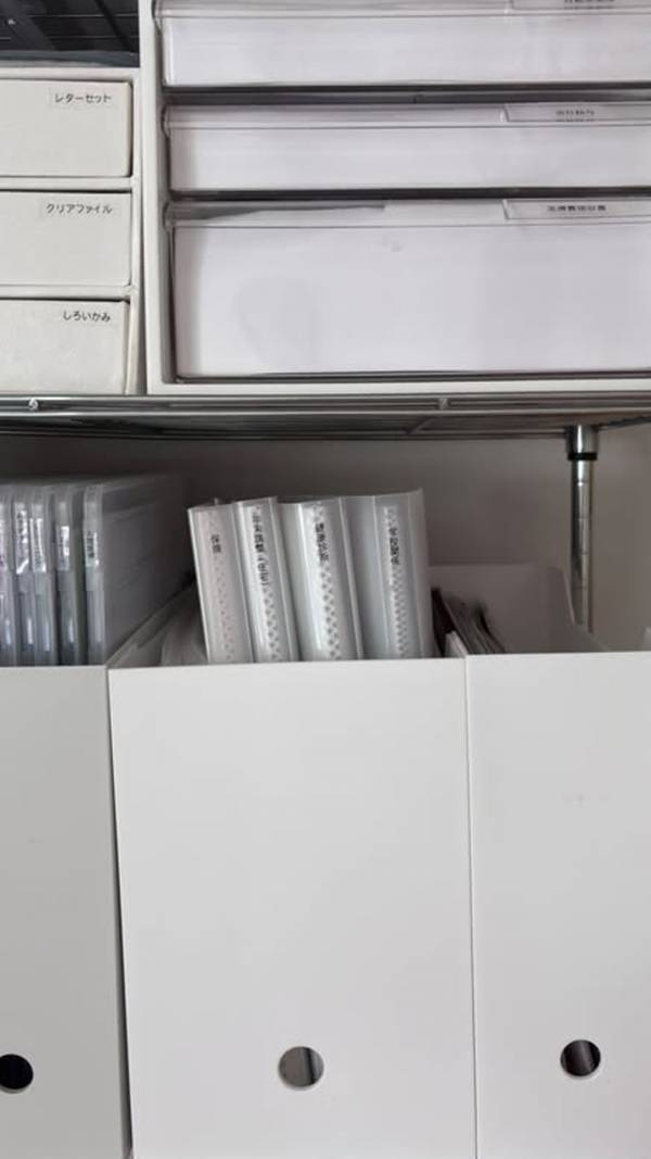 【100均グッズ】簡単&amp;おしゃれに片付く「子どものプリント整理術」。収納上手なママがレクチャー！ | HugMug