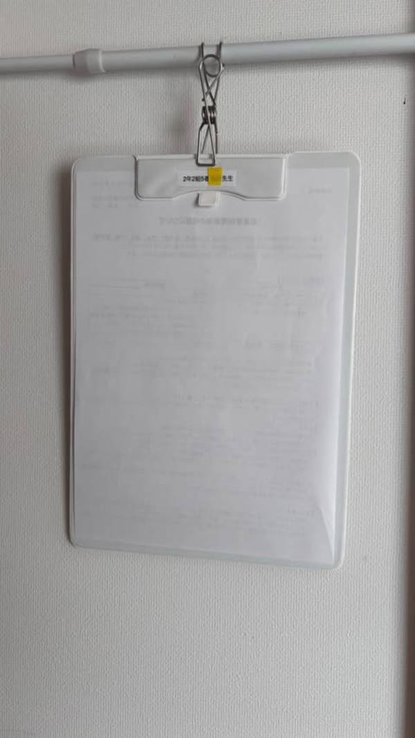 【100均グッズ】簡単&amp;おしゃれに片付く「子どものプリント整理術」。収納上手なママがレクチャー！ | HugMug