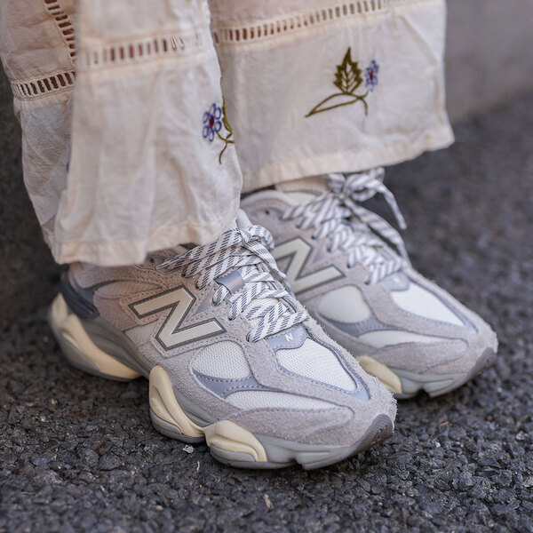 このバッグ『スリーコインズ』なの！？ 動ける洗練カジュアルコーデ | HugMug