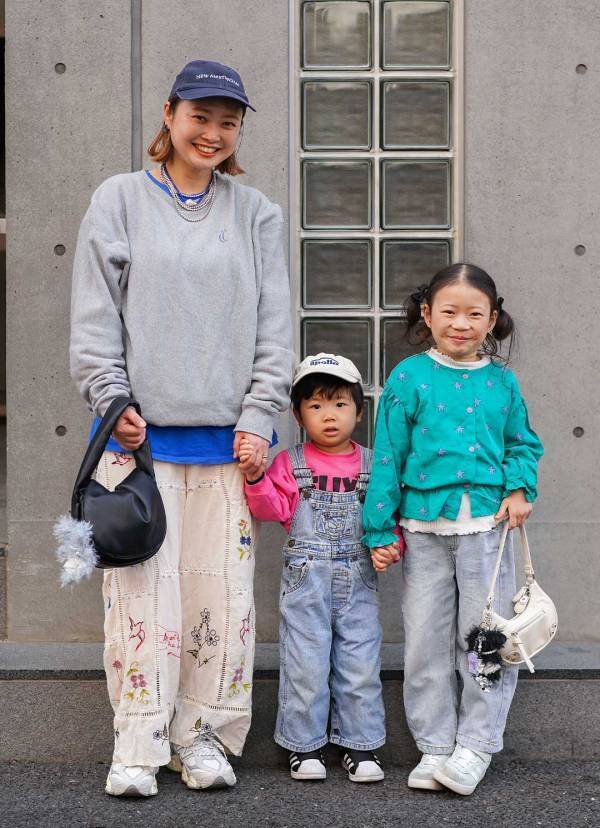 このバッグ『スリーコインズ』なの！？ 動ける洗練カジュアルコーデ | HugMug