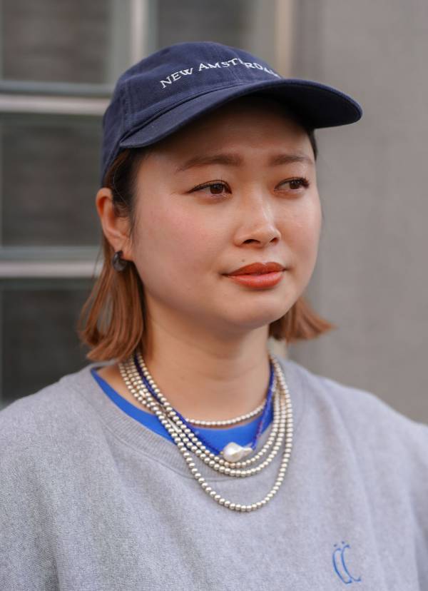 このバッグ『スリーコインズ』なの！？ 動ける洗練カジュアルコーデ | HugMug