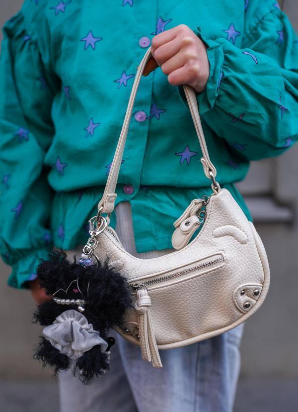 このバッグ『スリーコインズ』なの！？ 動ける洗練カジュアルコーデ | HugMug