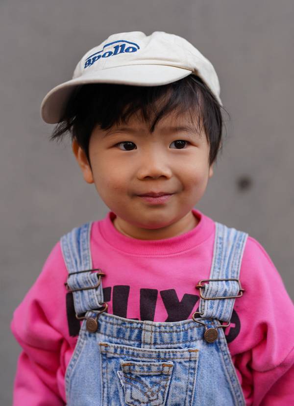 このバッグ『スリーコインズ』なの！？ 動ける洗練カジュアルコーデ | HugMug