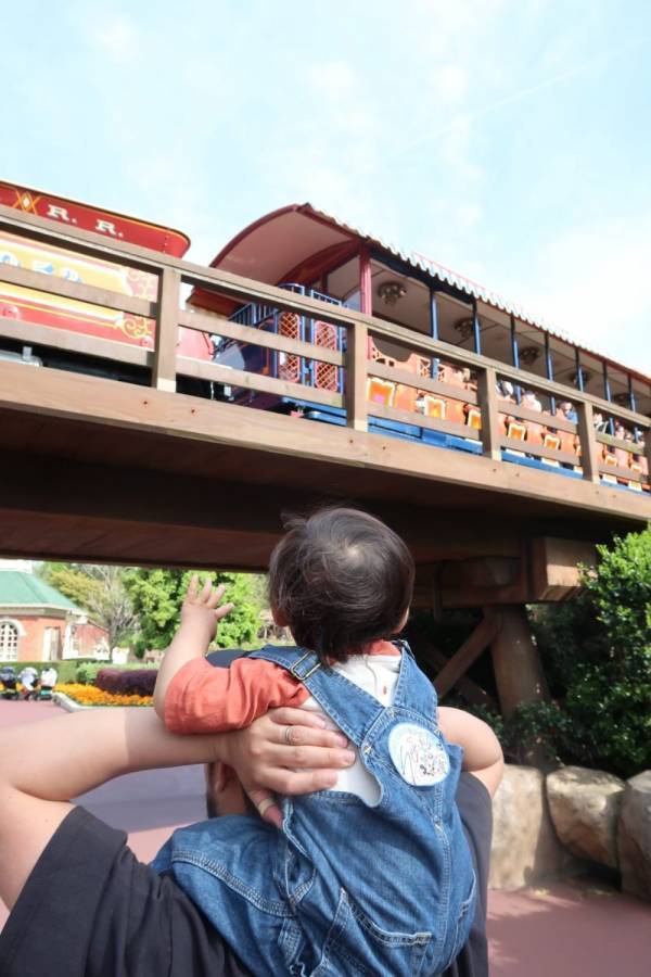 【ディズニーランド】空いてる日はいつ？1歳児＆妊婦が極力並ばず楽しむ方法 | HugMug