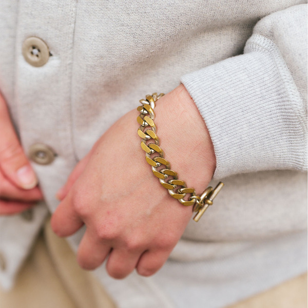 プチプラMIXの兄妹コーデが可愛い！ 家族で赤を挿してポップに | HugMug