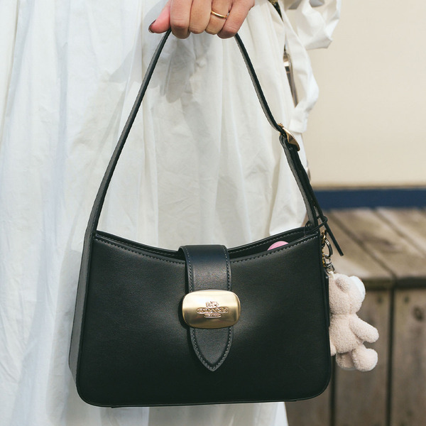 ヴィンテージMIXコーデがおしゃれすぎ！ 色数を絞ったカジュアルコーデ | HugMug