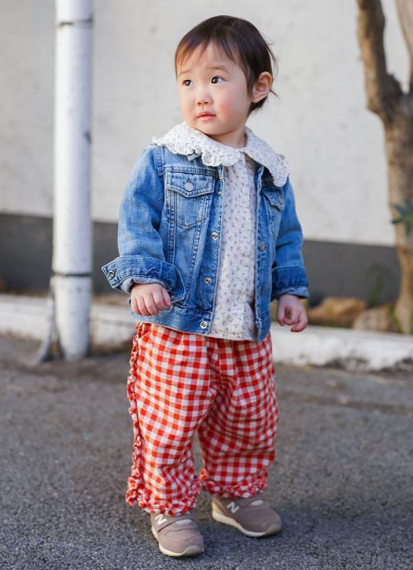 【春色デニムでつくる親子コーデ】ピンク×レッドを挿してハッピーに♪ | HugMug