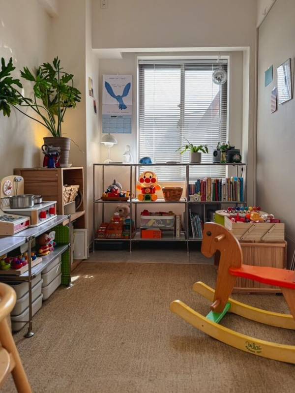 原色オモチャを隠さなくてOK！おしゃれに馴染むキッズスペースのつくり方【バズ宅取材】 | HugMug