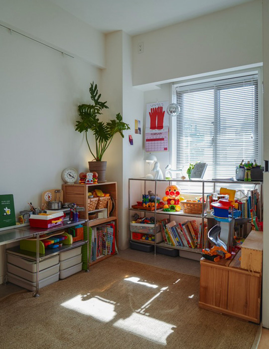 原色オモチャを隠さなくてOK！おしゃれに馴染むキッズスペースのつくり方【バズ宅取材】 | HugMug