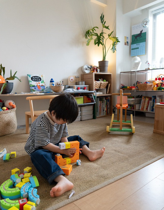 原色オモチャを隠さなくてOK！おしゃれに馴染むキッズスペースのつくり方【バズ宅取材】 | HugMug
