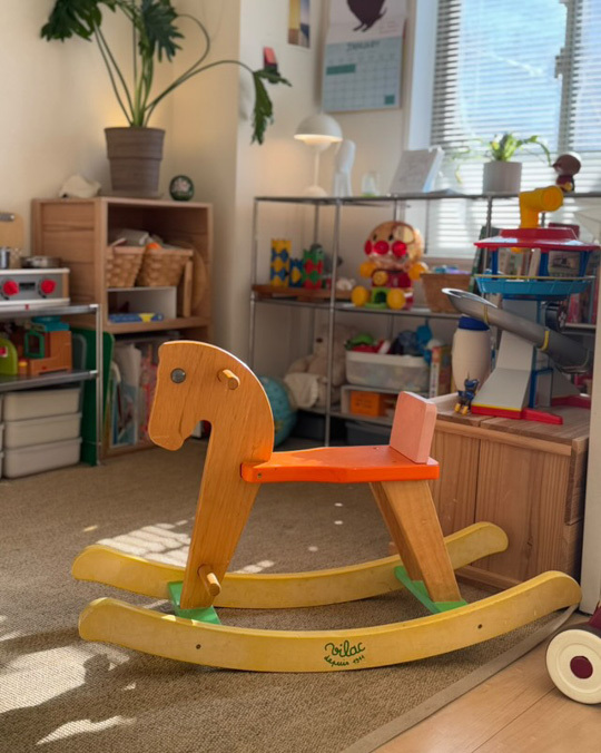 原色オモチャを隠さなくてOK！おしゃれに馴染むキッズスペースのつくり方【バズ宅取材】 | HugMug