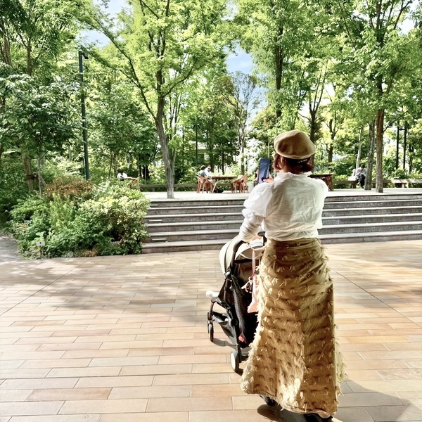 【青山】子連れランチは緑に囲まれた癒し空間「RACINES AOYAMA」がおすすめ！授乳室も完備 | HugMug