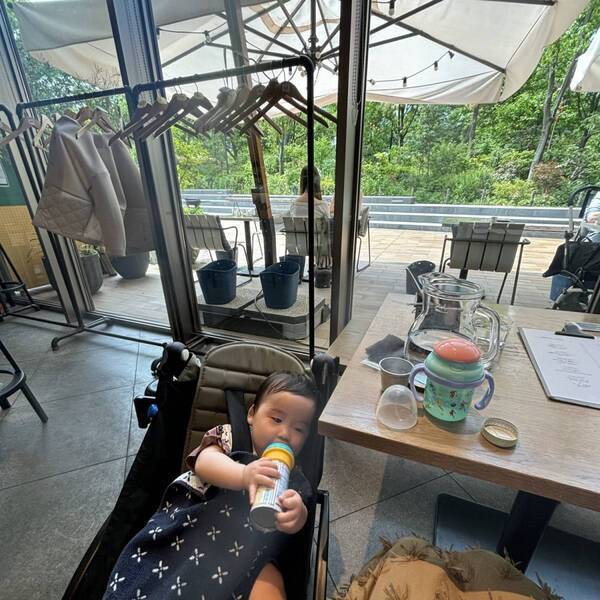 【青山】子連れランチは緑に囲まれた癒し空間「RACINES AOYAMA」がおすすめ！授乳室も完備 | HugMug