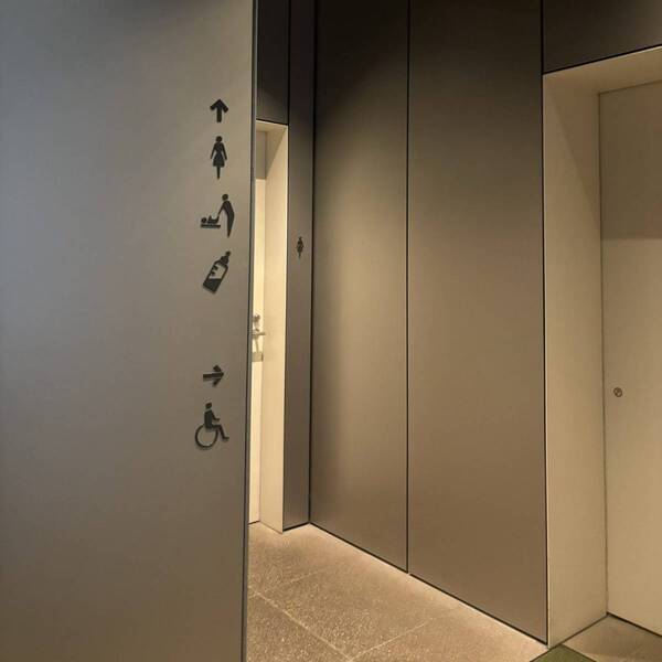 【青山】子連れランチは緑に囲まれた癒し空間「RACINES AOYAMA」がおすすめ！授乳室も完備 | HugMug