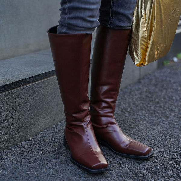 『ZARA』のデニムがやっぱり使える。フリルをシェアした甘辛MIXコーデ | HugMug