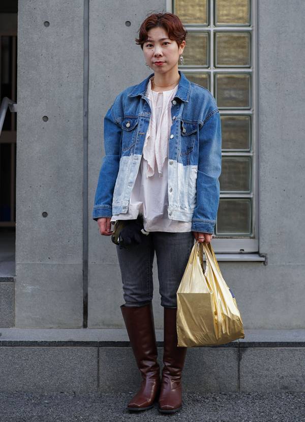 『ZARA』のデニムがやっぱり使える。フリルをシェアした甘辛MIXコーデ | HugMug