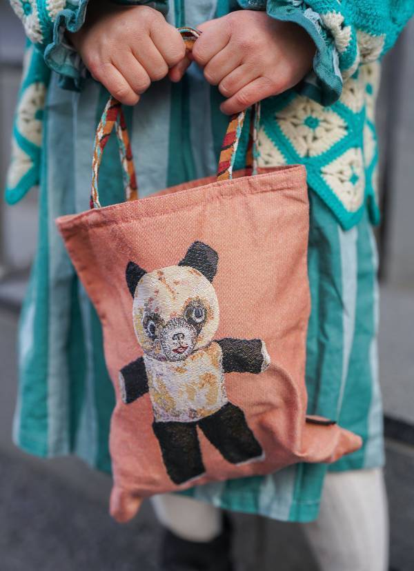 『ZARA』のデニムがやっぱり使える。フリルをシェアした甘辛MIXコーデ | HugMug