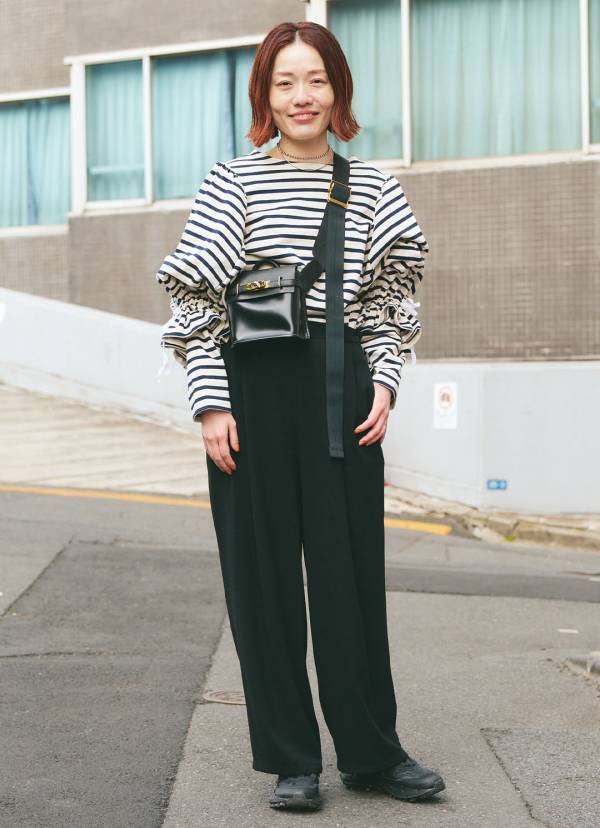 古着でつくるモノトーンコーデ！ 軽やかアイテムが季節感アップの秘訣 | HugMug